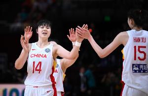 这不应该啊！中国女篮前场篮板7-19输捷克女篮12个之多