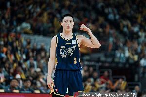 难评！胡明轩7投仅1中得到3分1板4助1断0失误 正负值为+32
